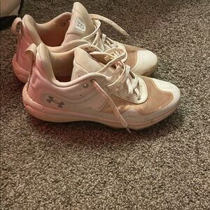 Under Armour Boys Beige and White Athletic Baseball Spike Cleats